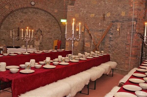 Mittelalter-Essen auf Burg Stolberg | tolles Ritter-Erlebnis | Erlebe Jollydays